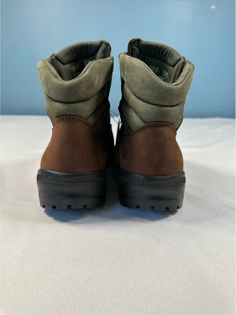 Vintage Vasque 7868 Made In Italy Leather Hiking Boots Mens 9.5M Vibram